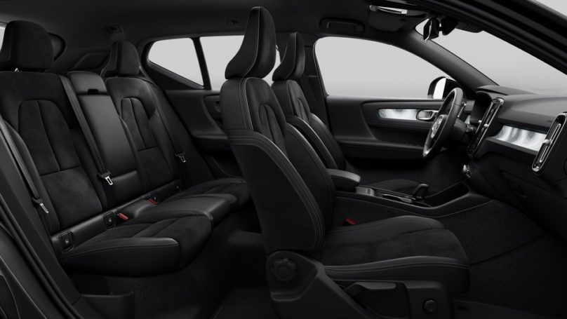 Volvo XC40 Recharge tapicerka czarna zamszowa