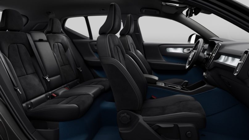 Volvo XC40 Recharge tapicerka czarno-niebieska zamszowa