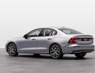Volvo S60 Recharge kolor Silver Dawn tył
