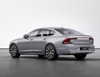Volvo S90 Recharge kolor Silver Dawn tył