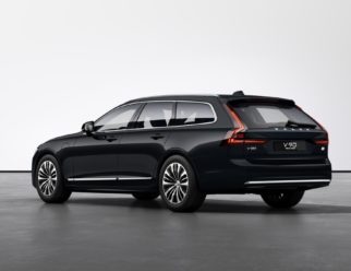 Volvo V90 Recharge kolor Onyx Black tył