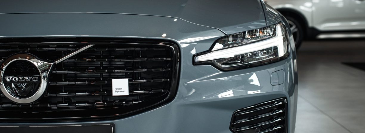 Volvo S60 Recharge Polestar Engineered grill