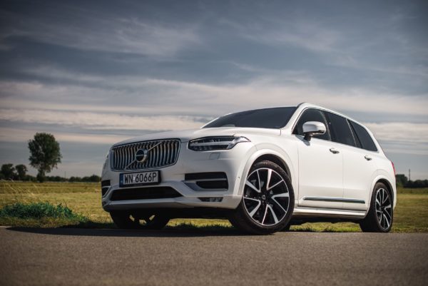Volvo XC90 białe przód